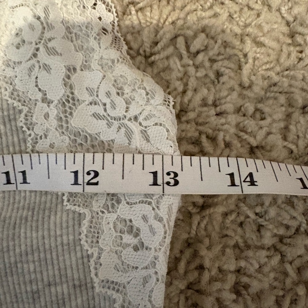 Hollister Gray Lace Trim Cami - Picture 4 of 6
